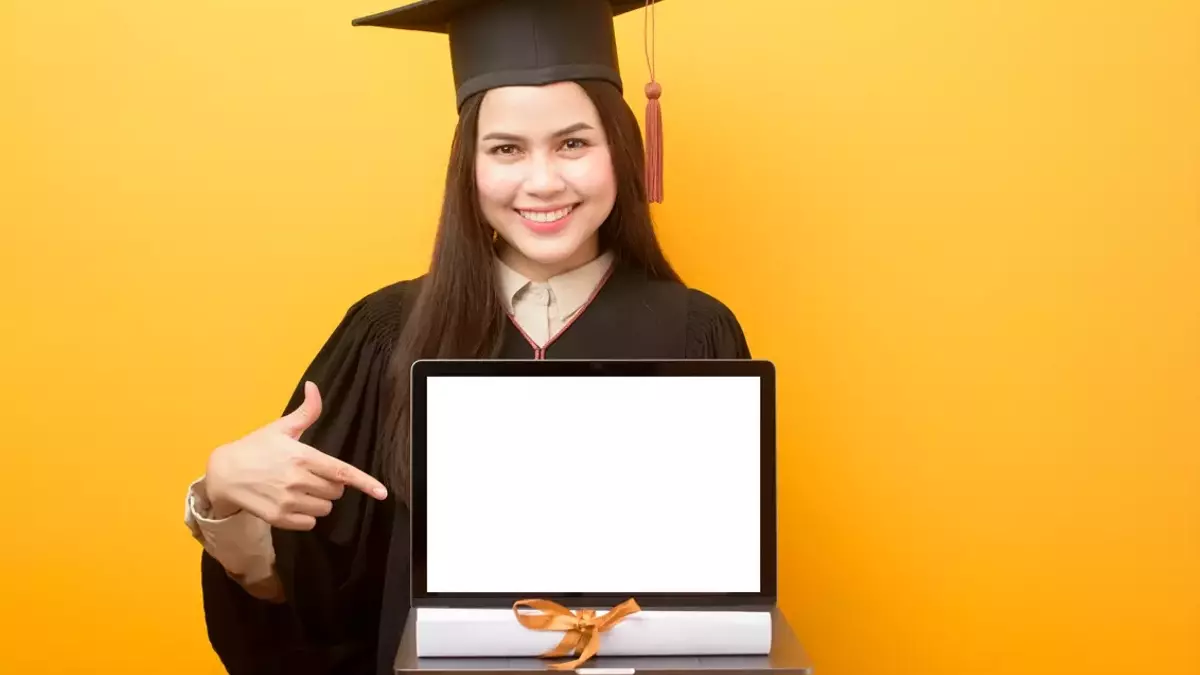 Some Online MBA Programs Are Sending Out Laptops Just for Signing Up