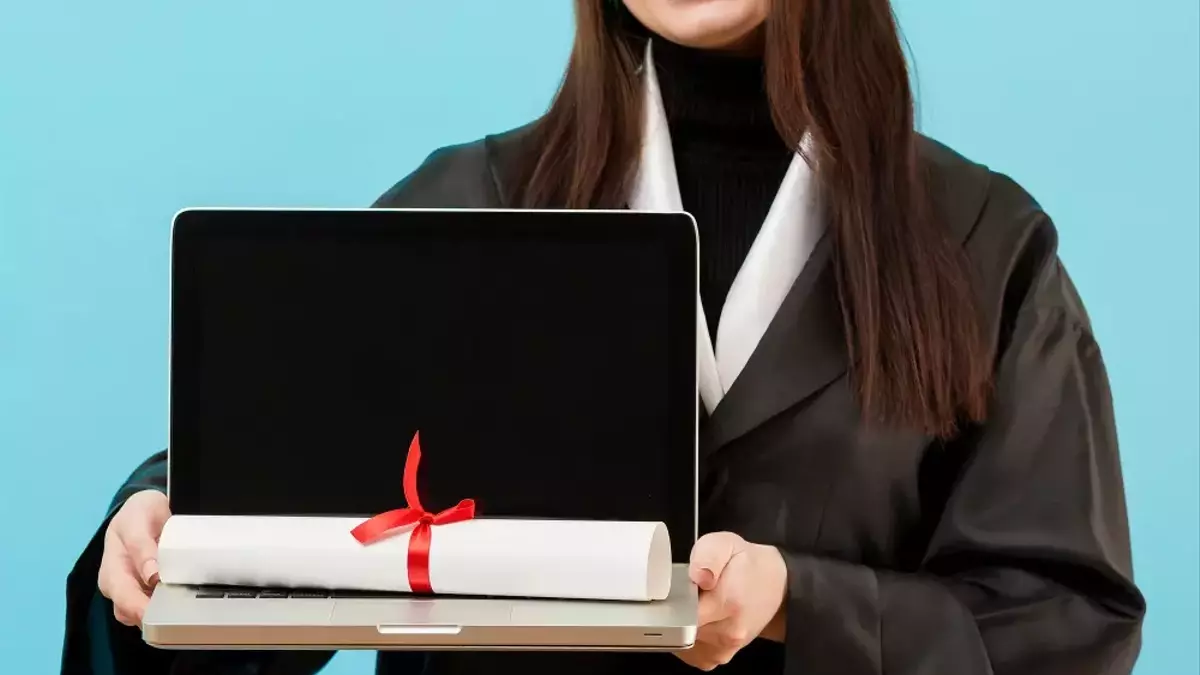 Some Online Computer Science Programs Are Sending Out Laptops