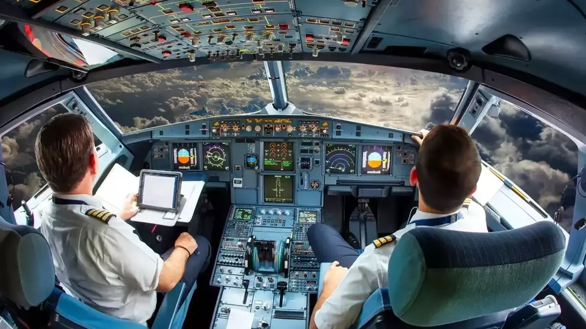 Career Outlook for Pilot Training Course: Pay, Prospects, and Practical Value