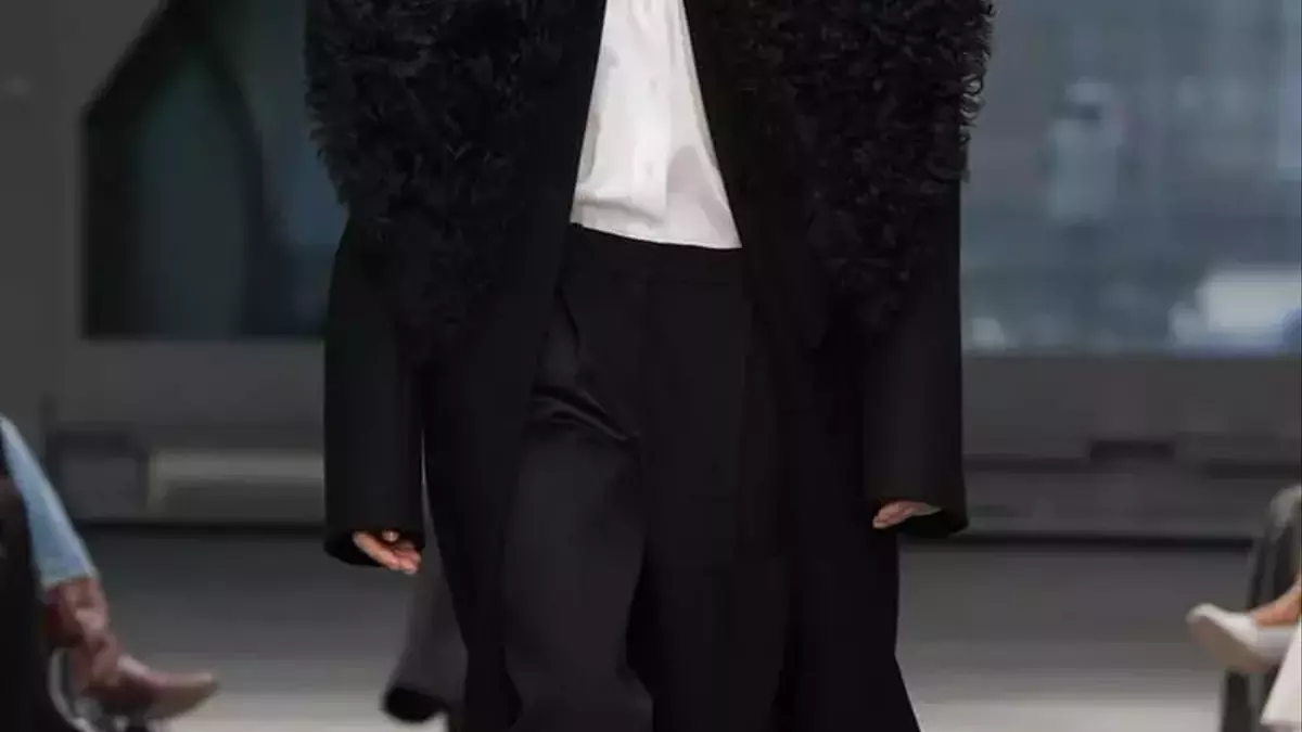 Calvin Klein Collection Fall/Winter 2026 Runway Show: Hedonistic Elegance and Reductionist Geometry