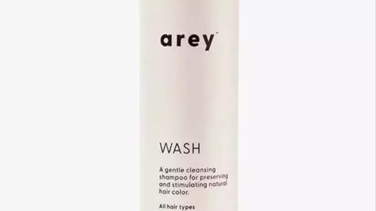 Comprehensive Hair Care Guide for Women Over 50: Enhancing Thickness and Vitality