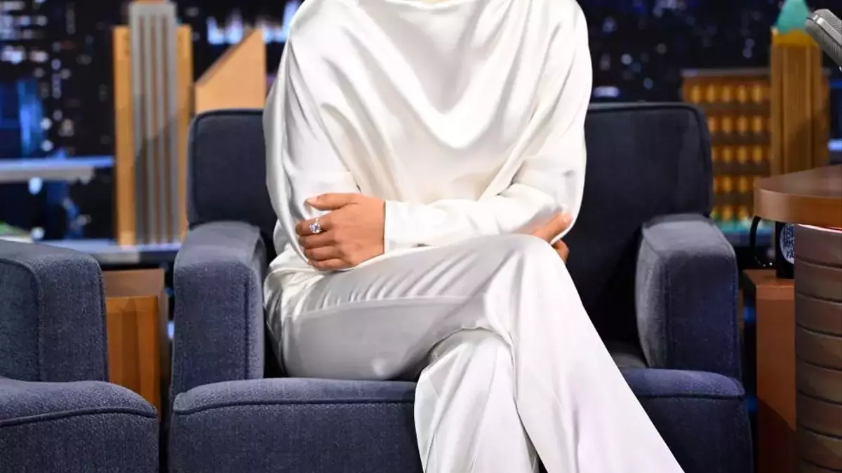 Evening Elegance: A Guide to Modern Going-Out Tops