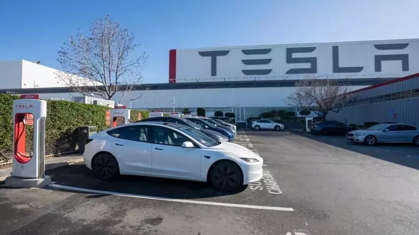 Unlocking Tesla's FSD Potential: Marketing Lessons from Apple's Success