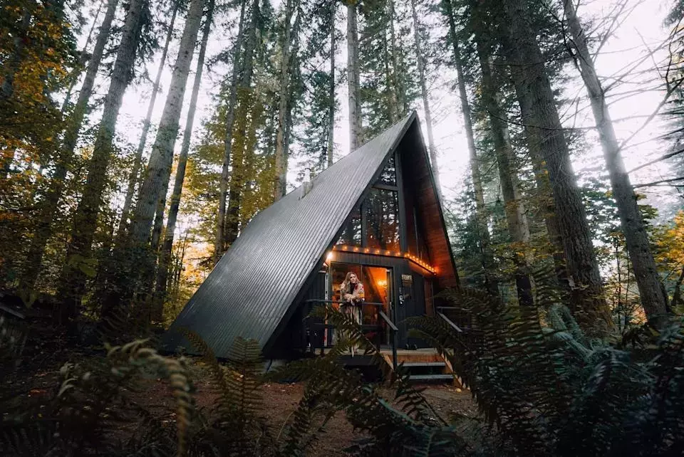 Wells Fargo Raises Price Target for Airbnb, Citing Strong Operating Momentum