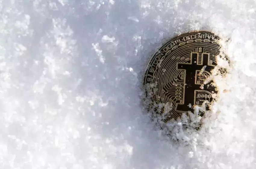 Bitcoin Struggles at $80,000 as Major Cryptocurrencies Dip 2%