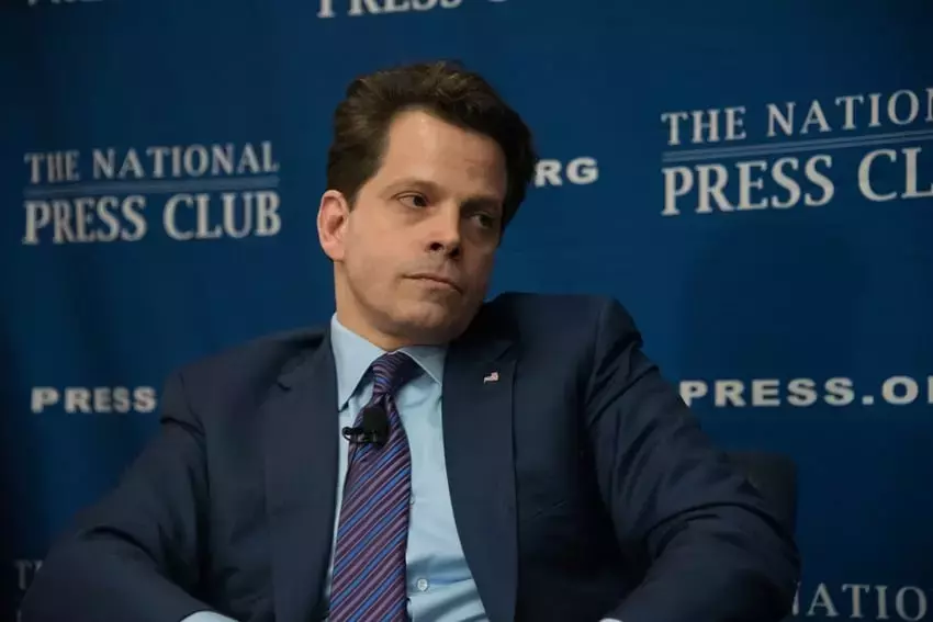Anthony Scaramucci's Childhood Financial Struggles and Wealth Philosophy