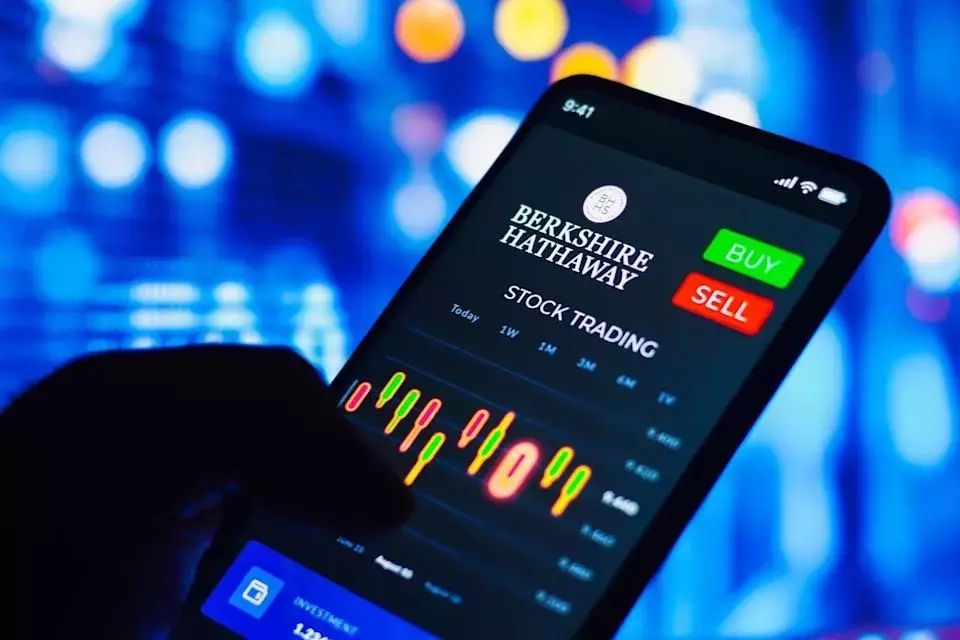 Berkshire Hathaway's New Investment Strategy: A Market Turning Point?