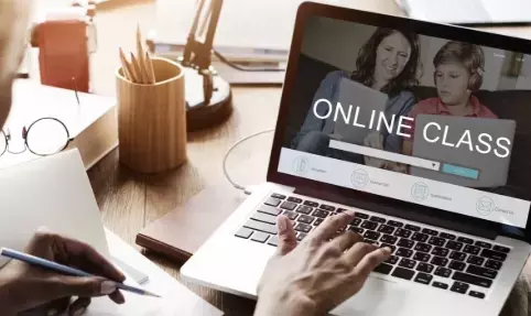 Analytical Review of Assessment Methodologies in Virtual English Education