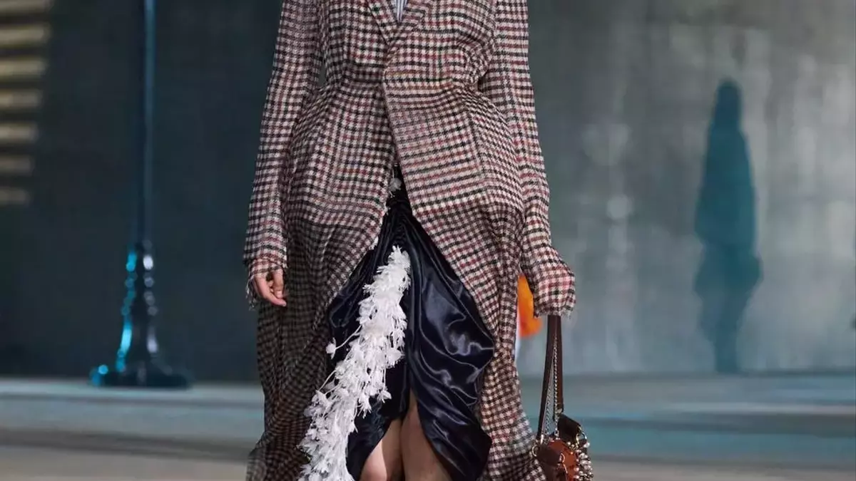 Dior Cruise Collection Blends Hollywood Glamour with Fashion Heritage