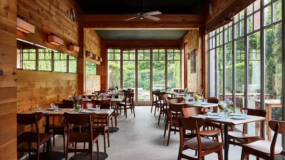 The Ultimate Summer Guide to the Hamptons: Dining, Shopping, and Stays