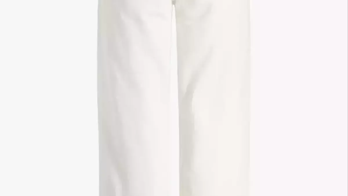 The Enduring Appeal of White Jeans: A Year-Round Fashion Essential