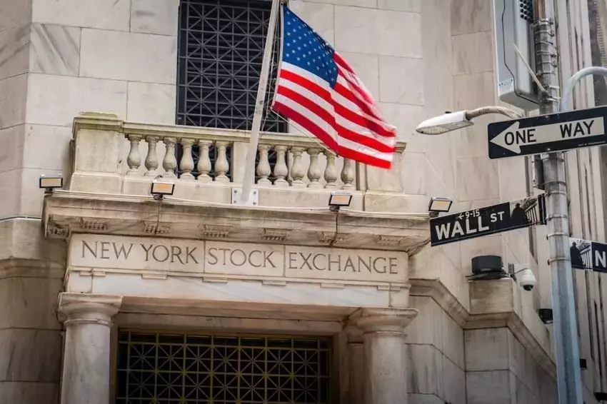 Dividend ETFs vs. Bonds: Navigating Yields in a Changing Market