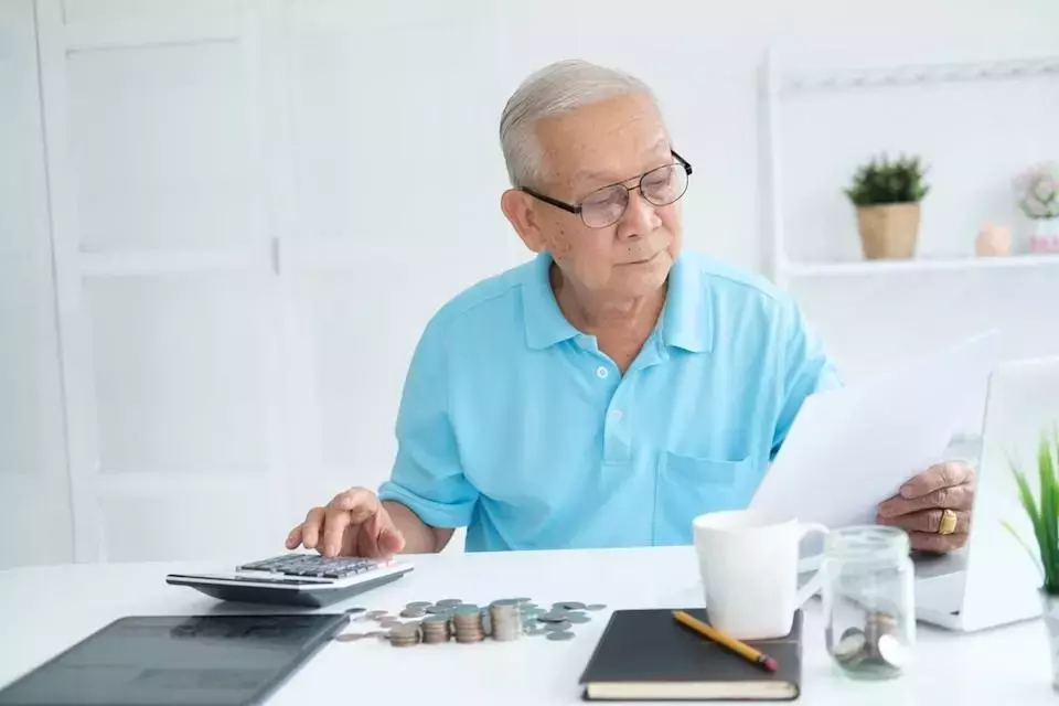 Understanding Social Security Benefits: The Impact of Early Claims and Earnings