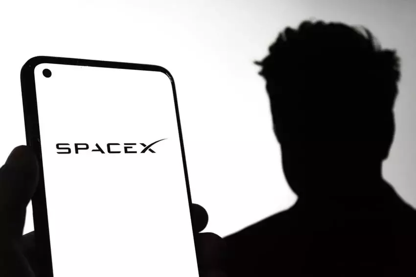 Analyst Raises Concerns Over SpaceX's $2 Trillion Valuation Ahead of Potential IPO Amidst Nasdaq 100 and S&P 500 Integration Talk
