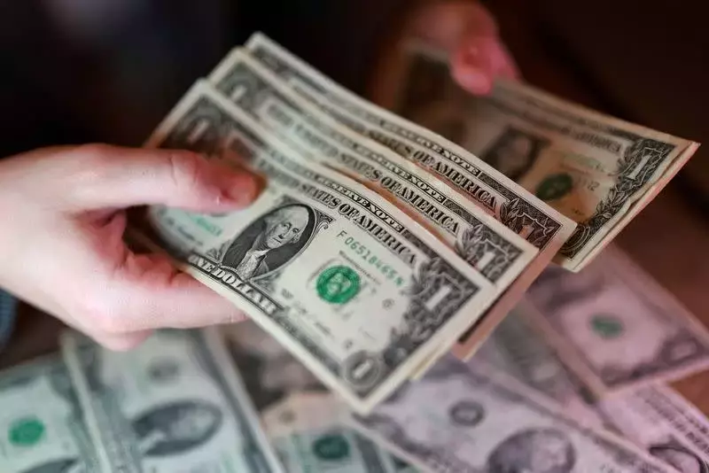 Dollar Strengthens Amidst Lingering Doubts Over Iran Peace Accord