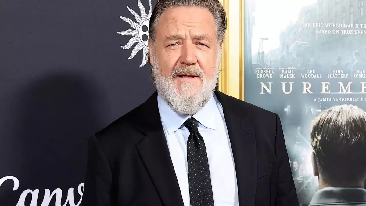 Russell Crowe Addresses Autograph Incident in Paris