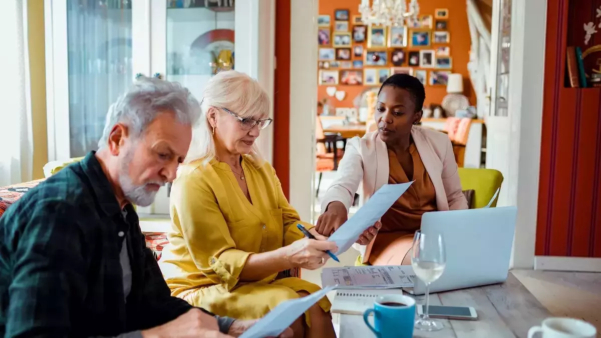 Optimizing Retirement Savings: Tax-Advantaged vs. Taxable Accounts
