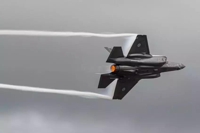 Defense Tech Soars Amid Geopolitical Tensions: A New Investment Frontier