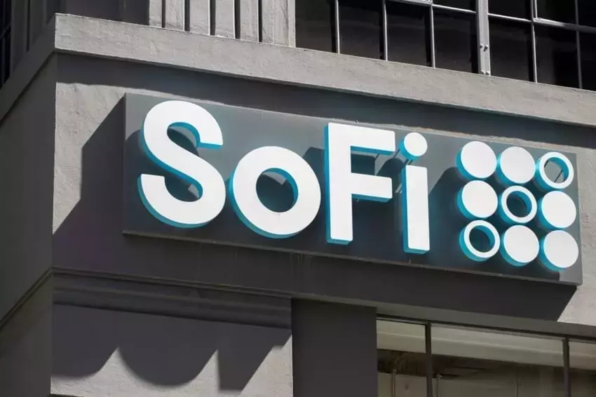 SoFi Shares Surge on Stablecoin Launch: Investor Insights