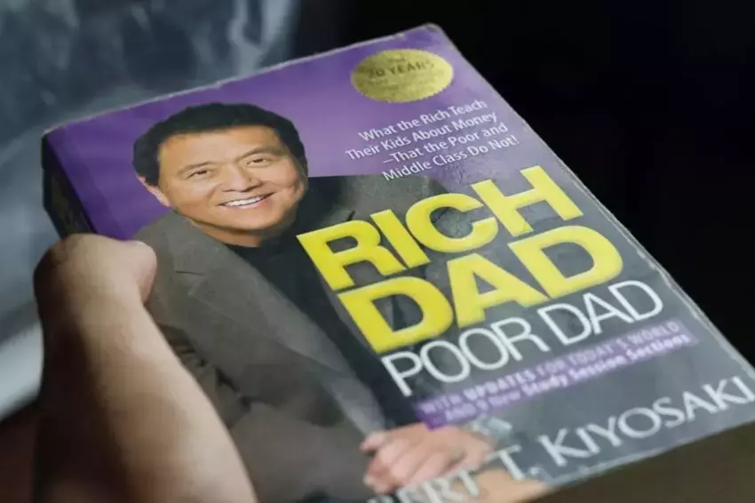 Kiyosaki Warns Investors: Avoid Hype in Bitcoin, Gold, and Silver