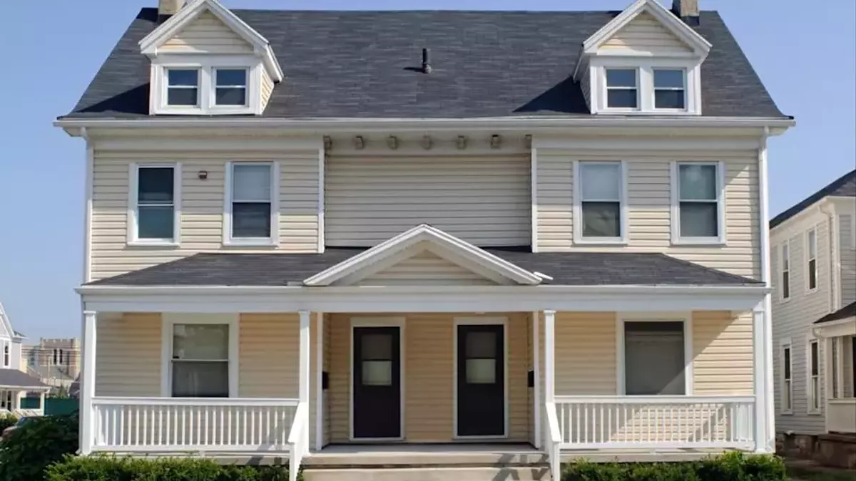 Crafting a $720,000 Income Portfolio: Dividend Investments vs. Real Estate