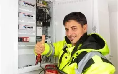How to Become an Electrician in the UK —— A Guide to Courses and Career Pathways