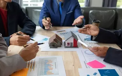 Real Estate Classes: Educational Structure, Core Topics, and Regulatory Context