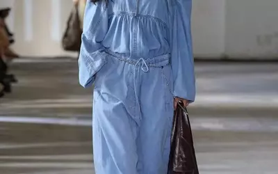 Drawstring Jeans: The Unconventional Comfort Trend Taking Over Fashion