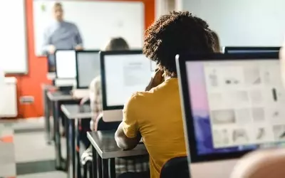 Graphic Design Training: Concepts, Techniques, and Learning Frameworks
