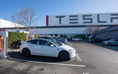 Unlocking Tesla's FSD Potential: Marketing Lessons from Apple's Success