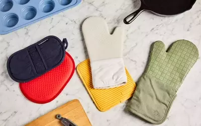 The Best Oven Mitts and Pot Holders to Protect Your Hands
