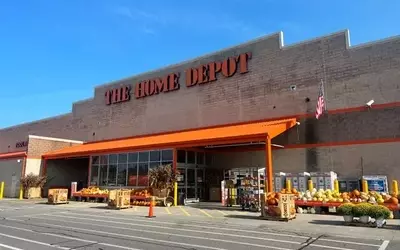Home Depot Navigates Market Headwinds: Short-Term Challenges vs. Long-Term Potential
