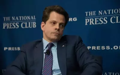 Anthony Scaramucci's Childhood Financial Struggles and Wealth Philosophy