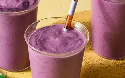 The Ultimate Mood-Boosting Smoothie: Berries, Kefir, and Almond Butter