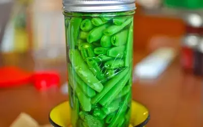 Quick Pickled Sugar Snap Peas: A Refreshing and Crunchy Delight