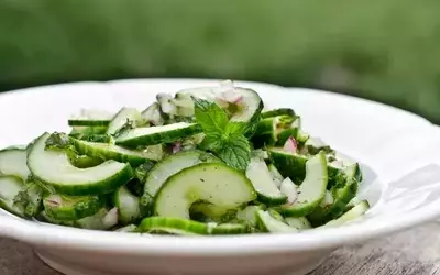Refreshing Cucumber and Mint Salad: A Summer Delight
