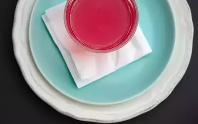 Crafting Refreshing Rhubarb Juice: A Simple Guide