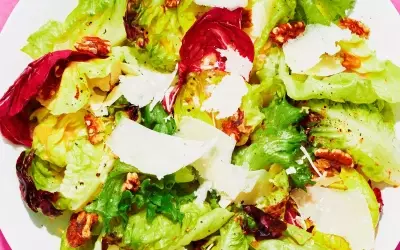 The Art of Crafting a Perfectly Balanced Green Salad