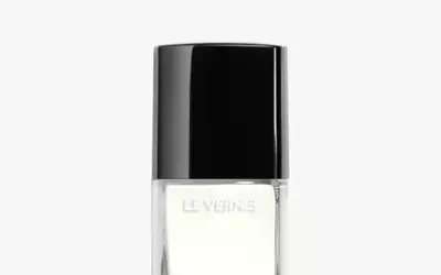 Chic White Nail Art Trends for the Summer Season