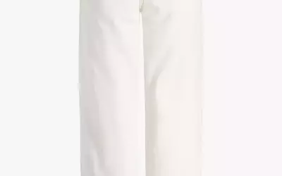 The Enduring Appeal of White Jeans: A Year-Round Fashion Essential
