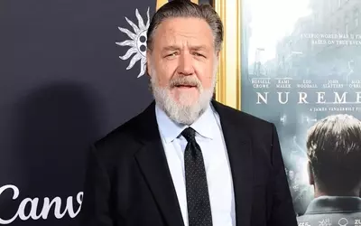 Russell Crowe Addresses Autograph Incident in Paris