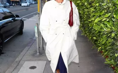 Kaia Gerber's Trench Coat Style: A Fashion Statement in Los Angeles
