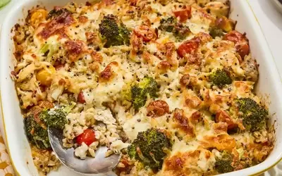 Cheesy Chicken, Tomato & Broccoli Casserole: A Wholesome Family Meal