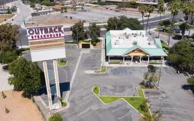Bloomin' Brands' Outback Steakhouse Falls Short Against Rivals