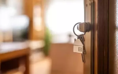New Home Sales Decline in April Amidst Surging Median Prices