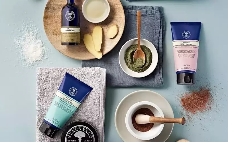 6 Travel Essentials for Glowing Skin and Comfort