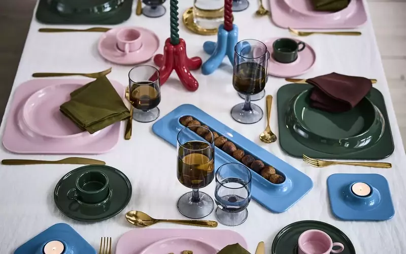 La Nuova Collezione per la Tavola di Ikea Firmata Gustaf Westman: Un'Esplosione di Colori e Forme Audaci