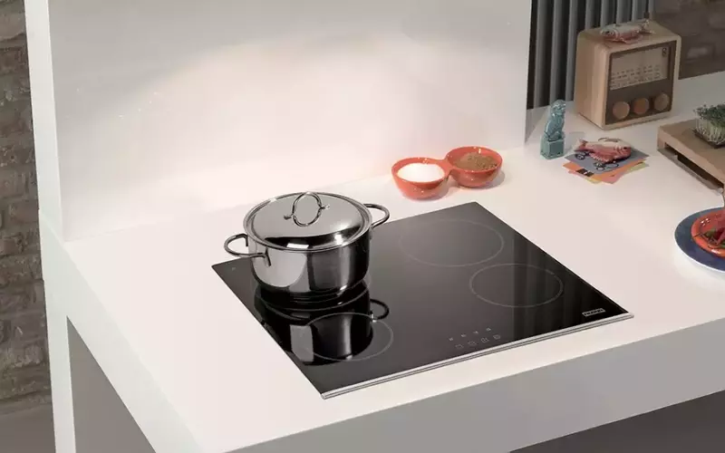 Piani Cottura Elettrici: Vantaggi di Vetroceramica e Induzione
