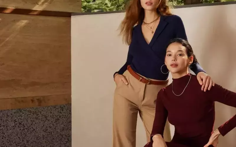 Frost-Kissed Fashion: Warmth Wrapped in Winter Elegance