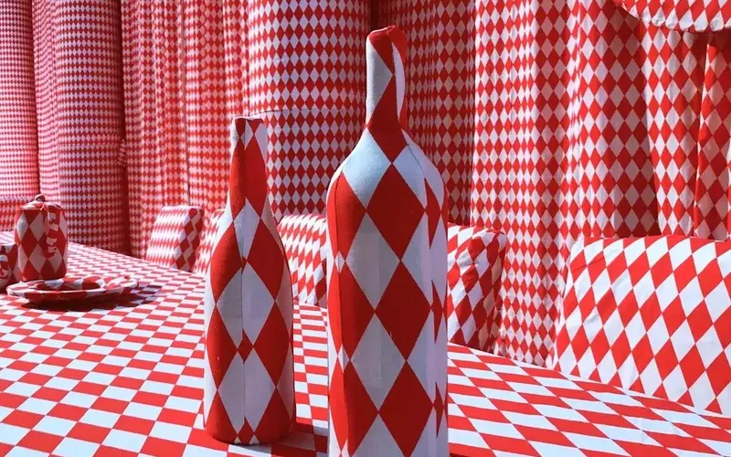Tradizioni Italiane a Tavola: Un Natale tra Gusto e Design Riscoperto